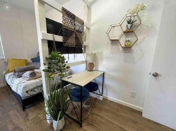 1 bedroom, iron/ironing board, WiFi, bed sheets - A complete studio with everything that you need (Riverside)