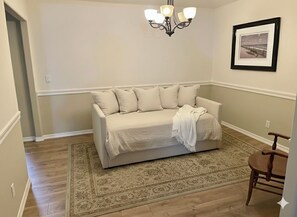 Interior - Beautiful 3-bedroom house with WiFi and AC in peaceful neighborhood (Fresno)