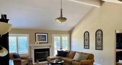 Beautiful 3-bedroom house with WiFi and AC in peaceful neighborhood