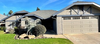 Beautiful 3-bedroom house with WiFi and AC in peaceful neighborhood
