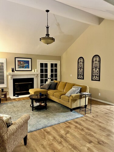 Beautiful 3-bedroom house with WiFi and AC in peaceful neighborhood