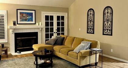 Beautiful 3-bedroom house with WiFi and AC in peaceful neighborhood