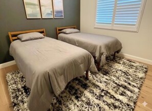 3 bedrooms, iron/ironing board, WiFi, bed sheets