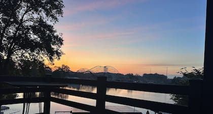 Waterfront 2BR Cottage: Fire Pit, Grill & Dock -Boat Slip Available additional