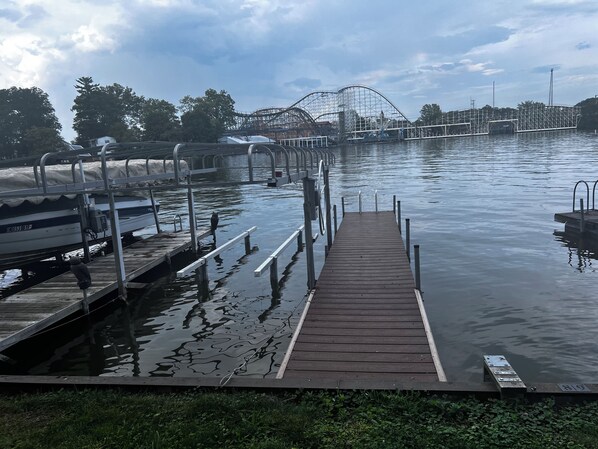 Marina - Waterfront 2BR Cottage: Fire Pit, Grill & Dock -Boat Slip Available additional (Monticello)