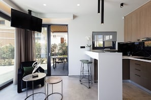 Refrigerador con freezer, horno, placa de cocina, lavavajillas