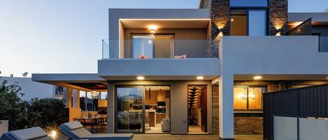 Vila clássica, 2 quartos, para não fumantes, piscina particular | Cofres nos quartos, cortinas blackout, ferros/tábuas de passar roupa