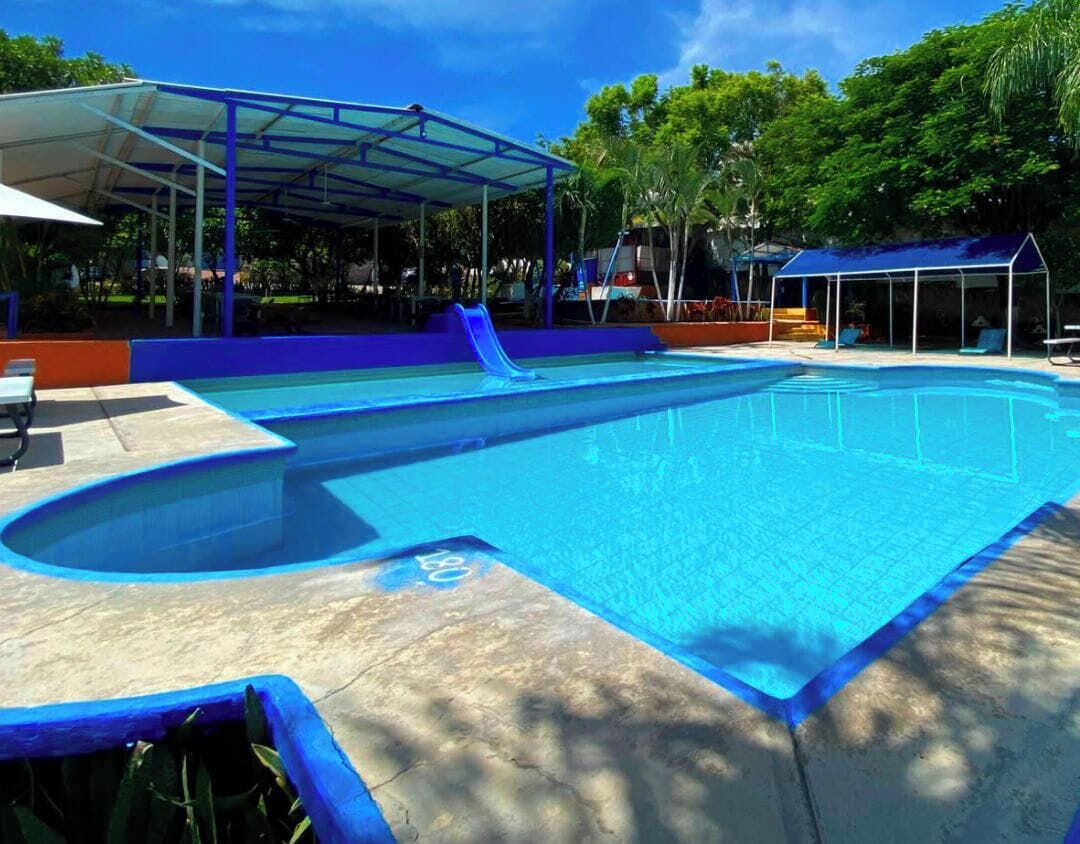 5 outdoor pools