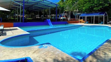 5 outdoor pools