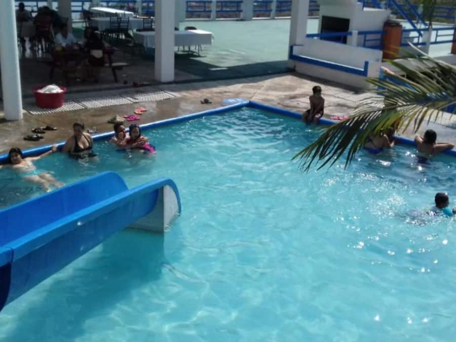 2 outdoor pools