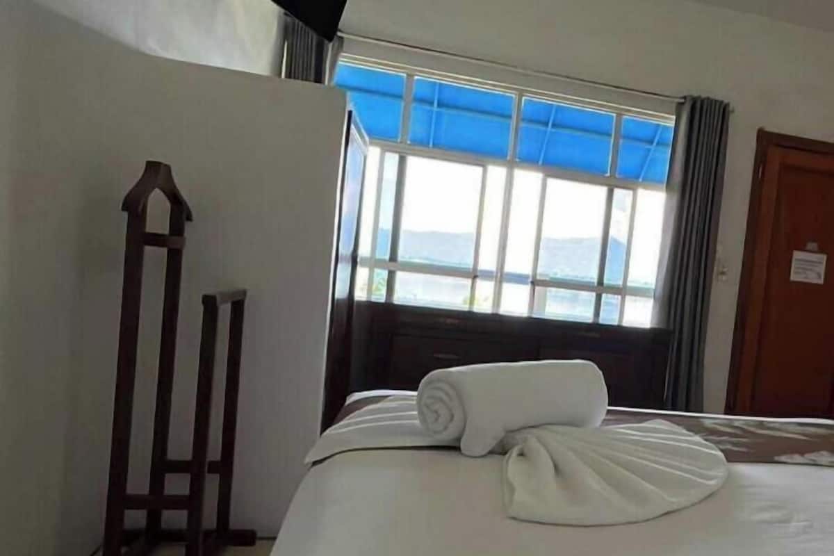 Habitación básica doble, vista al lago