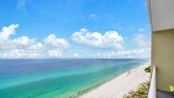 Condo, 1 cama King size y sofá cama (Palazzo 1405) | Playa | En la playa