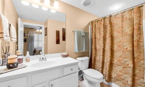 Condo, 1 Katil Raja (King) dengan Katil Sofa (Palazzo 1405) | Bilik Mandi | Kelengkapan dandanan diri percuma 