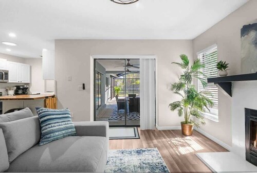 Hudson Retreat, 3 Bedroom Pool Home!