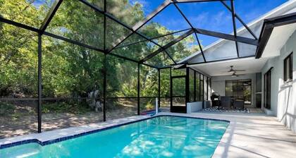 Hudson Retreat, 3 Bedroom Pool Home!