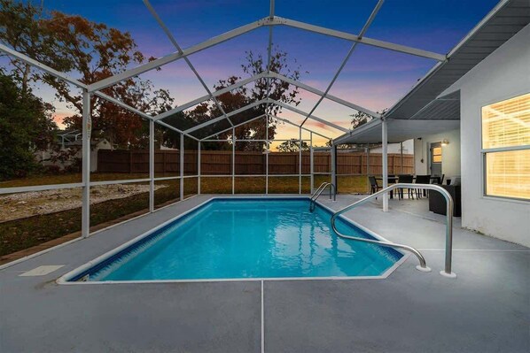 Outdoor pool - Spring Hill, 4 Bedroom, Pool & Golf Course! (Brooksville)