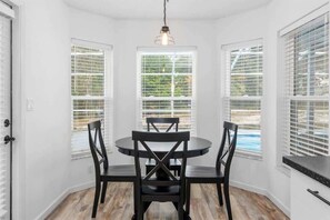 Dining - Spring Hill, 4 Bedroom, Pool & Golf Course! (Brooksville)