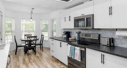 Spring Hill, 4 Bedroom, Pool & Golf Course!