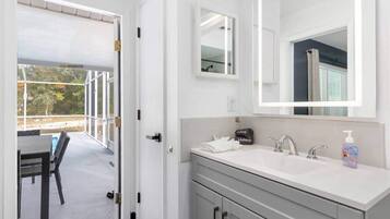 House, Multiple Beds, Pool Access, Pool View (9003 Nakoma Way) | Interior