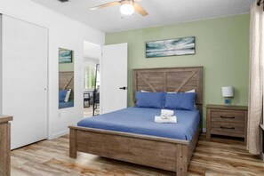 Maison, Plusieurs lits, accès à la piscine, vue sur la piscine (9003 Nakoma Way) | 4 chambres, décor unique, ameublement unique, literie fournie