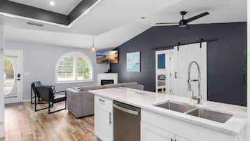 House, Multiple Beds, Pool Access, Pool View (9003 Nakoma Way) | Interior