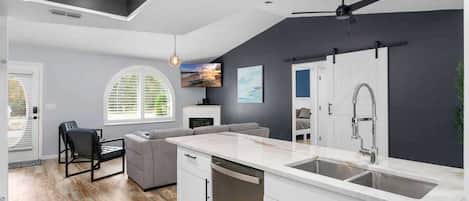 Hus, flere senger, adgang til basseng, bassengutsikt (9003 Nakoma Way) | Innvendig