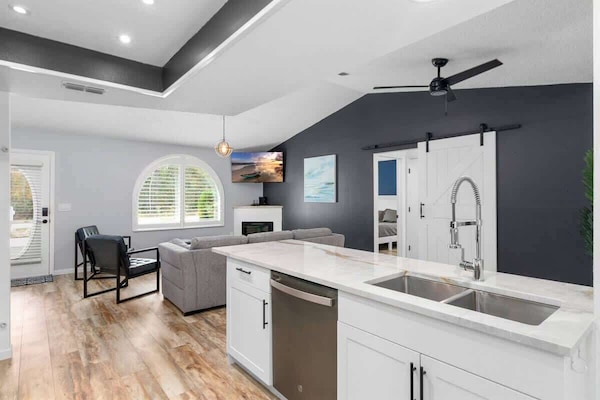 House, Multiple Beds, Pool Access, Pool View (9003 Nakoma Way) | Interior