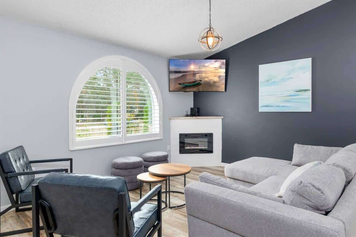 House, Multiple Beds, Pool Access, Pool View (9003 Nakoma Way) | Living area | Fireplace