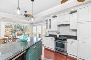 House, Berbilang Katil, Pool Access, Pool View (14440 12th st) | Dapur peribadi | Pembancuh kopi/teh 