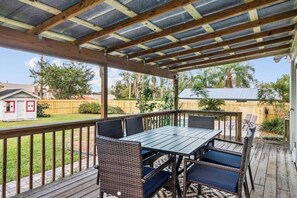 تناول الطعام بالخارج