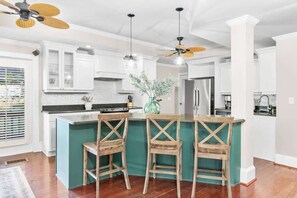 House, Multiple Beds, Pool Access, Pool View (14440 12th st) | Private kitchen