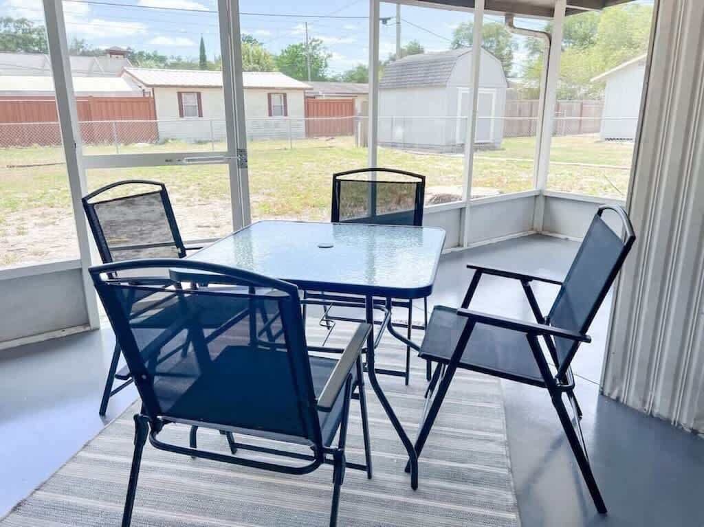 Maison, Plusieurs lits, patio, vue sur le jardin (38600 Naomi Ave) | Vue de la chambre