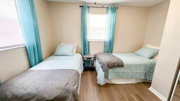 House, Multiple Beds, Patio, Garden View (38600 Naomi Ave) | 2 bedrooms, individually decorated, individually furnished, bed sheets