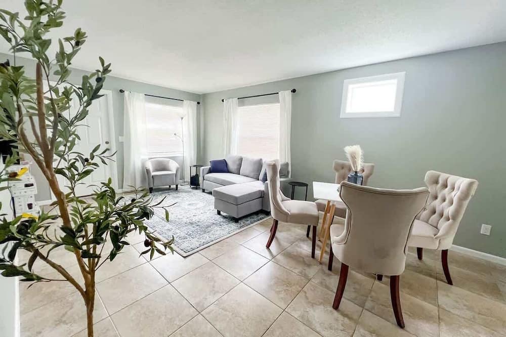 Cozy 2 Bedroom Home, Dade City! #2 - Lacoochee, FL