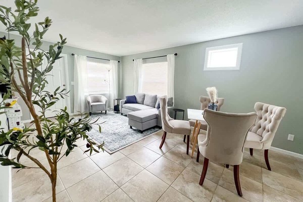 House, Multiple Beds, Kitchen, Garden View (13921 19th st #2 ) | Living area