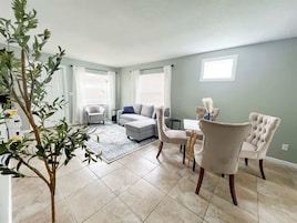Casa, várias camas, cozinha, vista para o jardim (13921 19th st #2 ) | Área de estar