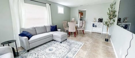House, Multiple Beds, Kitchen, Garden View (13921 19th st #2 ) | Living area
