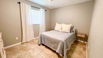 House, Multiple Beds, Kitchen, Garden View (13921 19th st #2 ) | 2 bedrooms, individually decorated, individually furnished, bed sheets