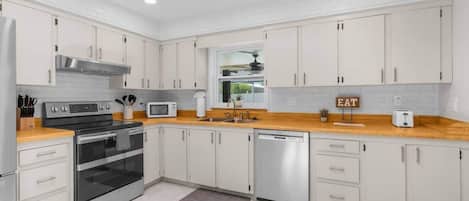 House, Multiple Beds, Pool Access, Pool View (31178 park ridge dr) | Private kitchen | Coffee/tea maker