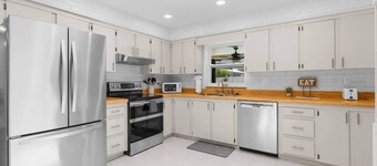 Brooksville Oasis! 3 Bedroom, Heated Pool Home