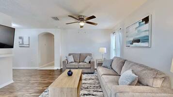 House, Multiple Beds, Patio, Garden View (6354 Enterprise Dr) | Living area | Fireplace