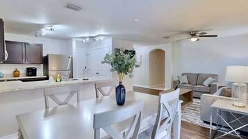 Rumah, Beberapa Tempat Tidur, patio, pemandangan kebun (6354 Enterprise Dr) | Interior