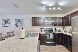 House, Multiple Beds, Patio, Garden View (6354 Enterprise Dr) | Private kitchen | Coffee/tea maker