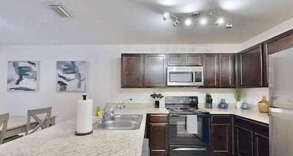 Brooksville Retreat! 3 Bed, 2 Bath!