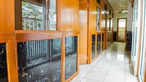 A corridor with wooden paneling and large windows. - Igor Backpacker (Cidadap)