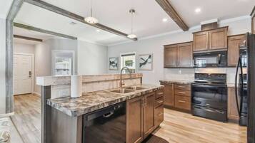 House, Multiple Beds, Pool Access, Pool View (10043 Collingwood) | Private kitchen | Coffee/tea maker