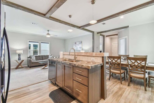 Casa, várias camas, acesso à piscina, vista para a piscina (10043 Collingwood) | Parte interna