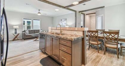 2 Bed Cozy Home, Dade City, Pickle Ball