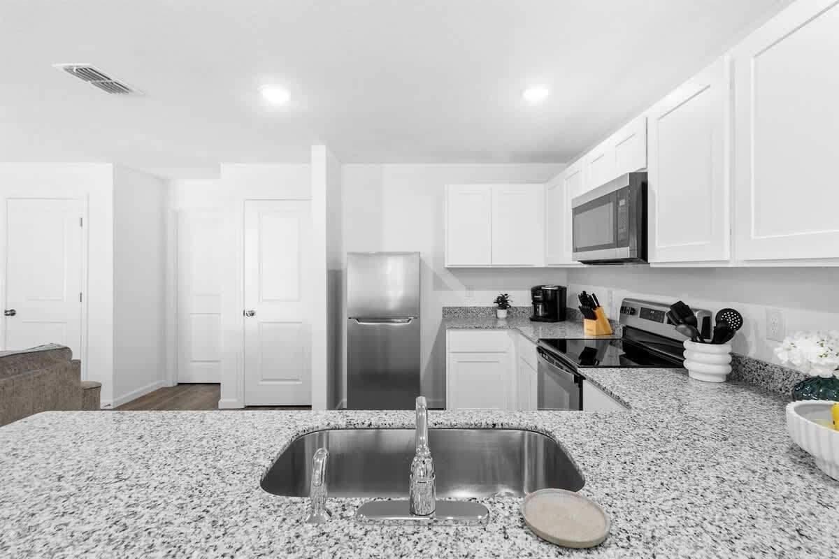 House, Multiple Beds, Kitchen, Garden View (13097 Scottville St) | Private kitchen | Coffee/tea maker