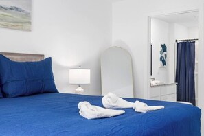 3 bedrooms, individually decorated, individually furnished, bed sheets